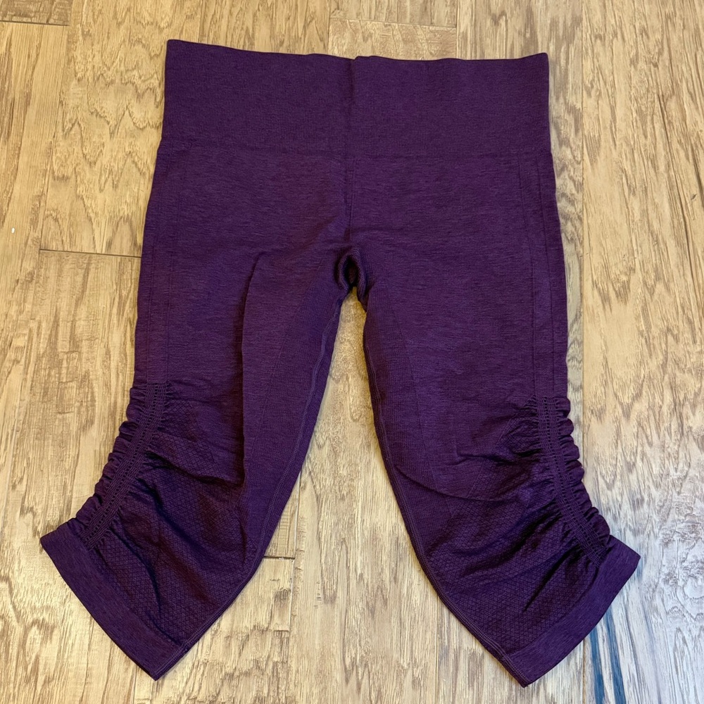 Lululemon Athletica Purple Capri Leggings with Ruched Detail - Size 8
